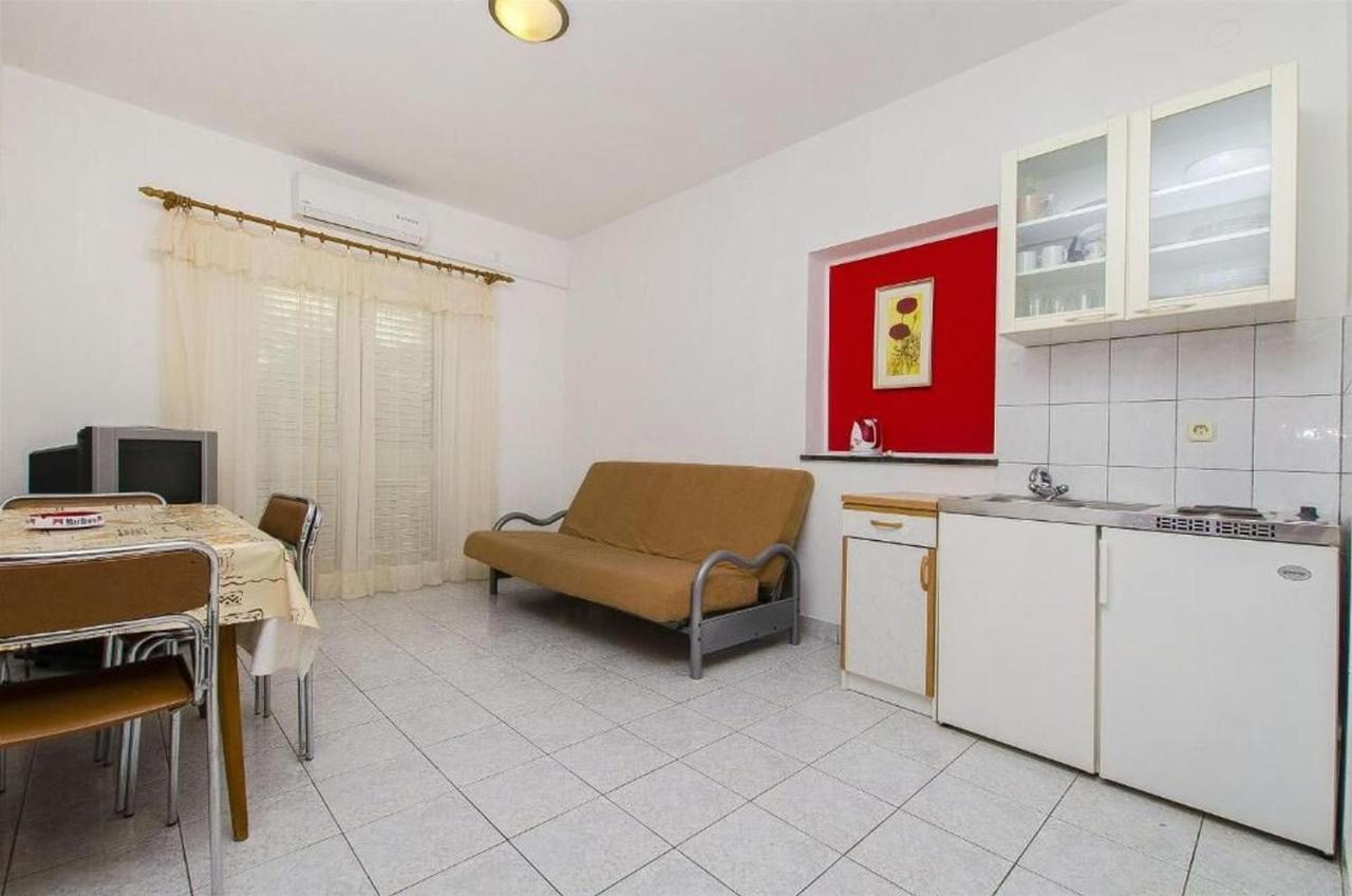 Apartments Nada Grebastica Bagian luar foto