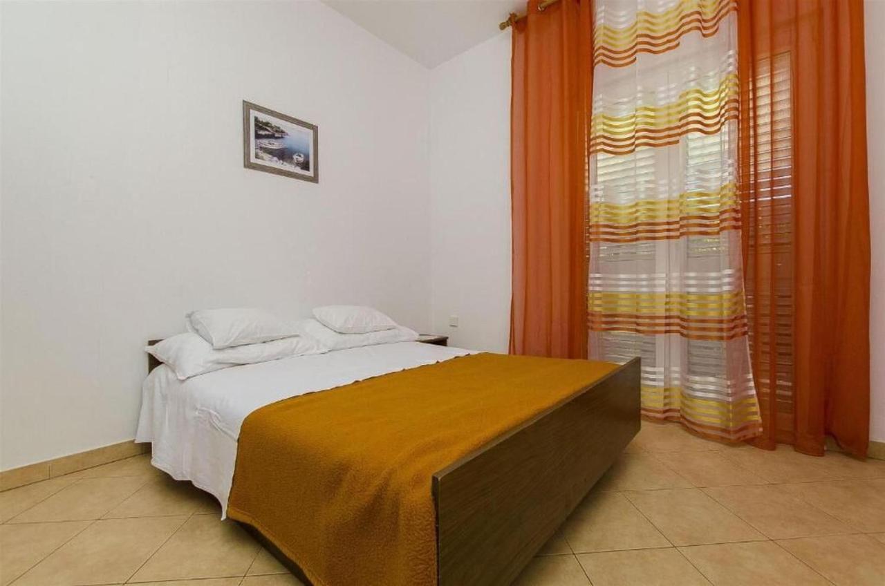 Apartments Nada Grebastica Bagian luar foto